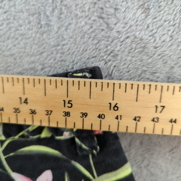 Gap Khakis City Shorts Womens 10 Black Floral Print Stretch Casual Summer 3 Inch - Picture 7 of 10